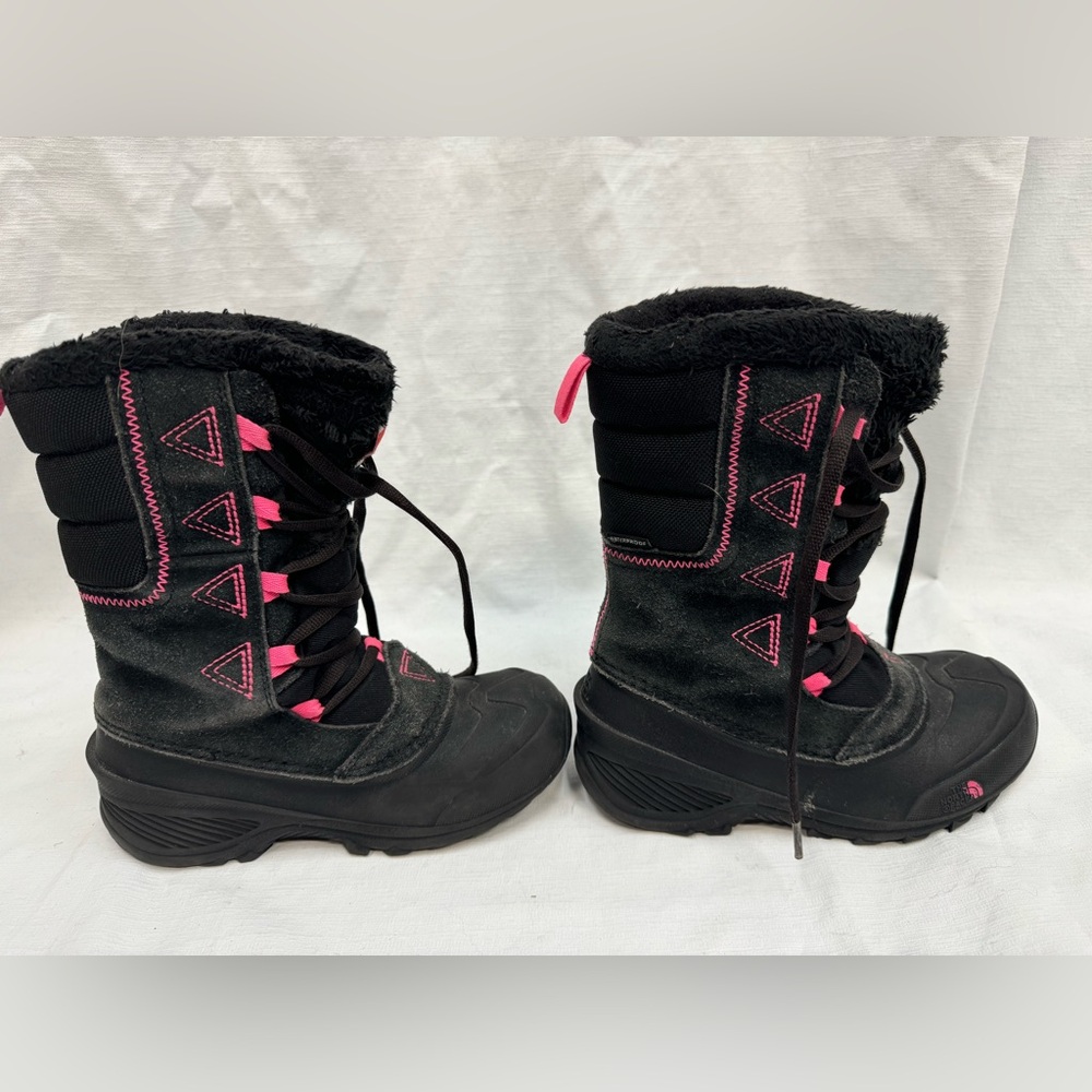 The North Face girls snow boots heat seeker size 1, excellent condition